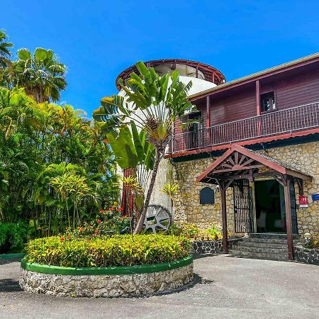 Hotel Auberge De La Vieille Tour Le Gosier  Bagian luar foto